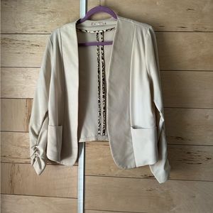 Cropped cream blazer